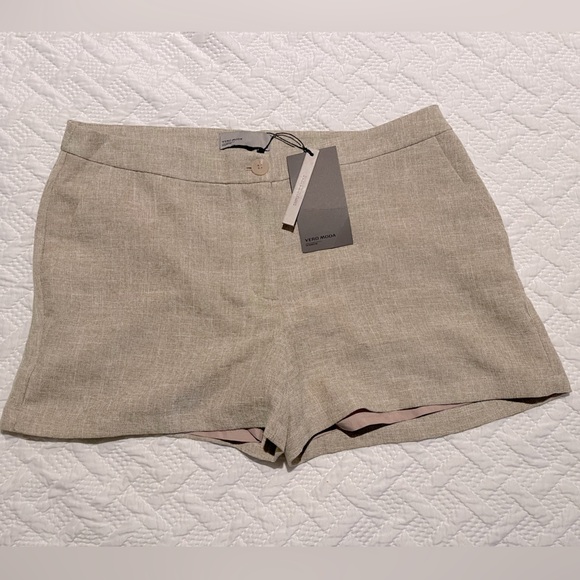 VERO MODA Tan Lined Shorts w/ pockets - Picture 2 of 3